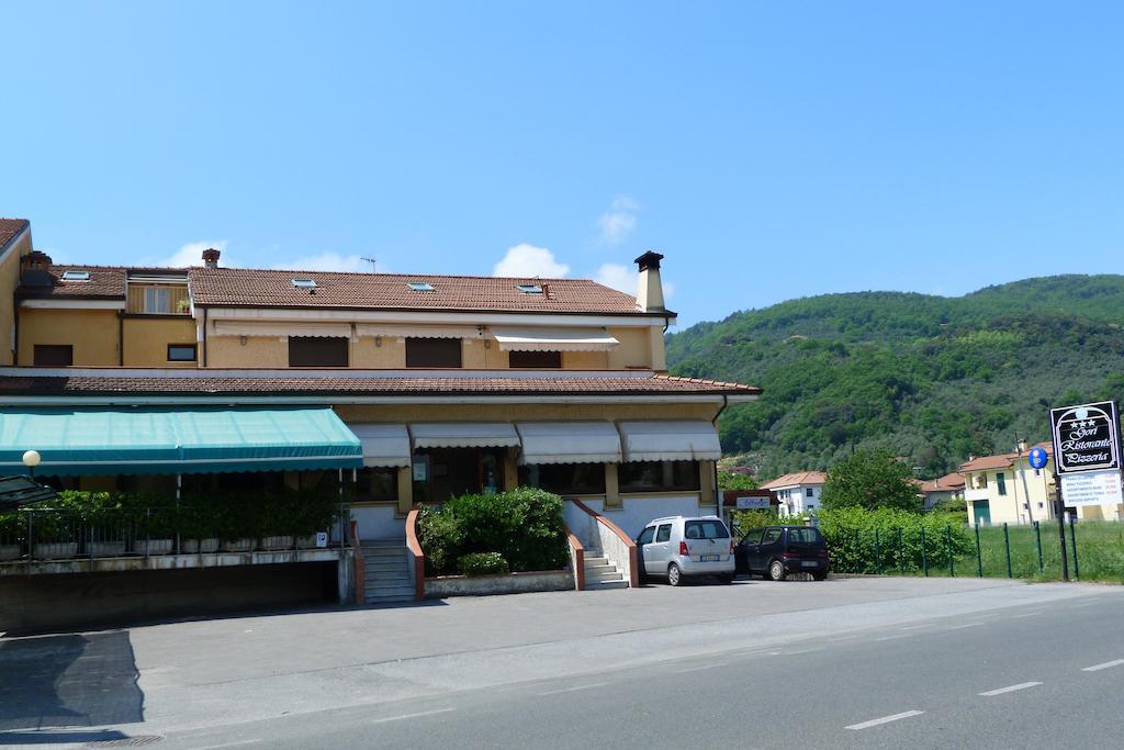 Albergo Ristorante Gori Ameglia Exterior photo